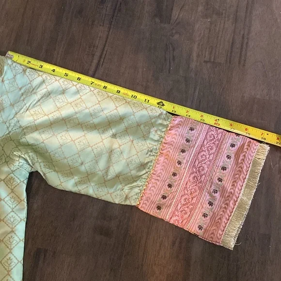 Green and pink kurti with gold pants. - Picture 8 of 12